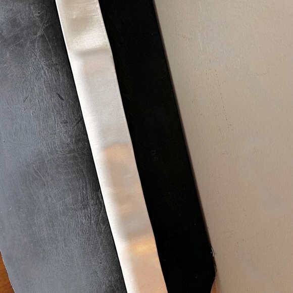 Elegant Cream Silk Blouse w/ Cutwork Lace & Soft Pleats - A Classic - Sz. L - Picture 12 of 12